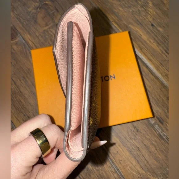 Louis Vuitton Victorine Wallet Ballerine Pink and Monogram - Picture 9 of 10